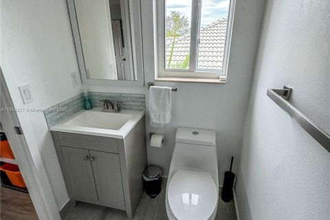 House in Weston, Florida 5 bedrooms, 287.25 sq.m. № 1930841 - photo 20