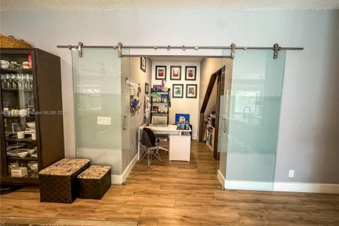 House in Weston, Florida 5 bedrooms, 287.25 sq.m. № 1930841 - photo 9