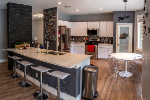 House in Weston, Florida 5 bedrooms, 287.25 sq.m. № 1930841 - photo 12