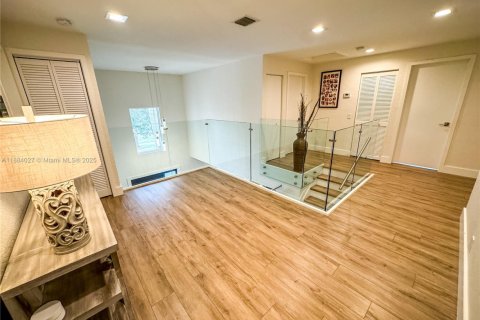 House in Weston, Florida 5 bedrooms, 287.25 sq.m. № 1930841 - photo 17