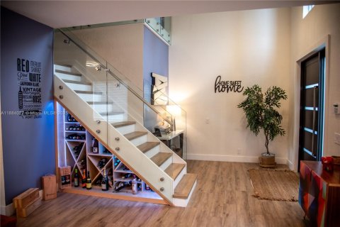 House in Weston, Florida 5 bedrooms, 287.25 sq.m. № 1930841 - photo 3