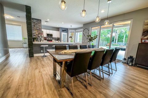 House in Weston, Florida 5 bedrooms, 287.25 sq.m. № 1930841 - photo 8