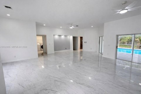 Villa ou maison à vendre à St. Lucie, Floride: 3 chambres № 2087613 - photo 4