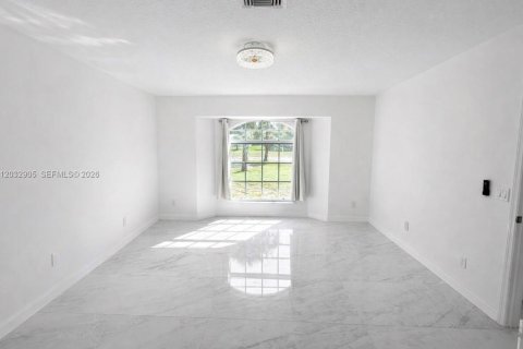 Villa ou maison à vendre à St. Lucie, Floride: 3 chambres № 2087613 - photo 5