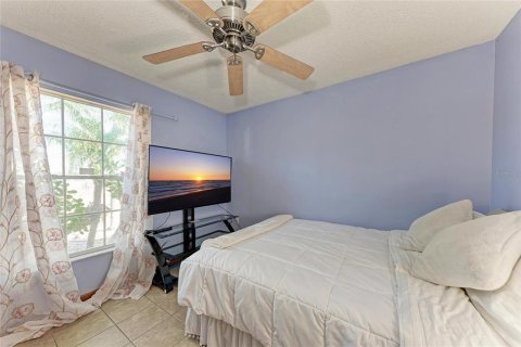 House in Sarasota, Florida 3 bedrooms, 119.01 sq.m. № 1543521 - photo 22