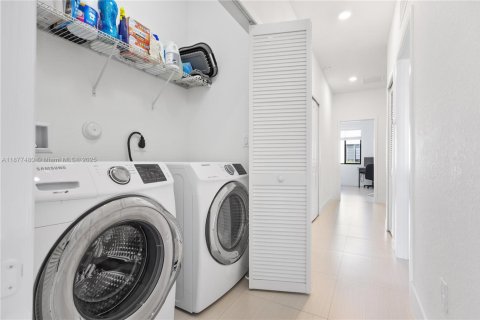 Townhouse in Miami, Florida 3 bedrooms, 164.99 sq.m. № 1925357 - photo 22