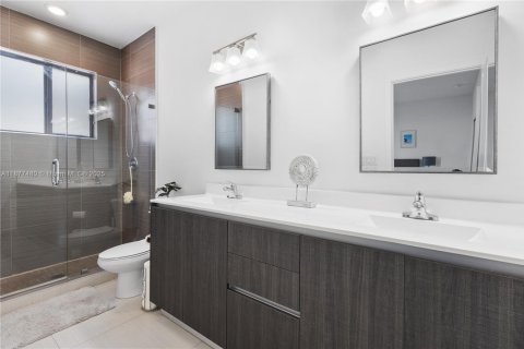Townhouse in Miami, Florida 3 bedrooms, 164.99 sq.m. № 1925357 - photo 14