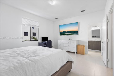 Townhouse in Miami, Florida 3 bedrooms, 164.99 sq.m. № 1925357 - photo 13
