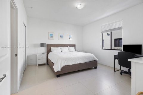 Townhouse in Miami, Florida 3 bedrooms, 164.99 sq.m. № 1925357 - photo 12