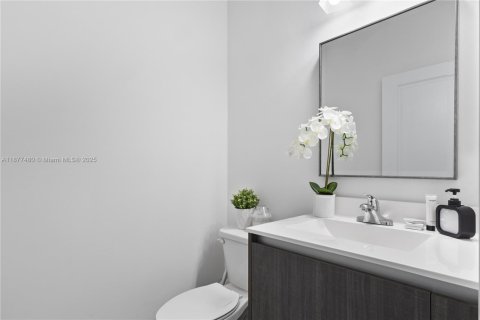 Townhouse in Miami, Florida 3 bedrooms, 164.99 sq.m. № 1925357 - photo 21