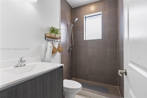 Townhouse in Miami, Florida 3 bedrooms, 164.99 sq.m. № 1925357 - photo 18