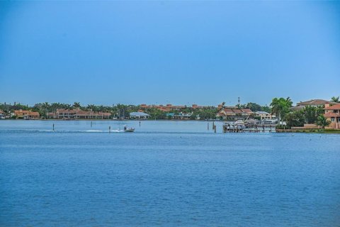 Condominio en alquiler en Saint Petersburg, Florida, 2 dormitorios, 82.68 m2 № 999579 - foto 24