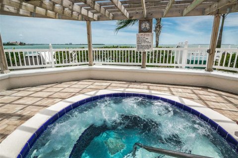Condominio en alquiler en Saint Petersburg, Florida, 2 dormitorios, 82.68 m2 № 999579 - foto 25