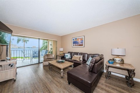 Condominio en alquiler en Saint Petersburg, Florida, 2 dormitorios, 82.68 m2 № 999579 - foto 7