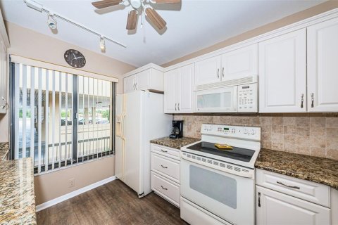 Condominio en alquiler en Saint Petersburg, Florida, 2 dormitorios, 82.68 m2 № 999579 - foto 6