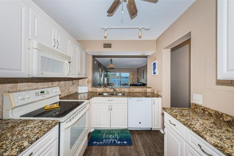 Condominio en alquiler en Saint Petersburg, Florida, 2 dormitorios, 82.68 m2 № 999579 - foto 5