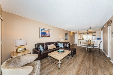 Condominio en alquiler en Saint Petersburg, Florida, 2 dormitorios, 82.68 m2 № 999579 - foto 8