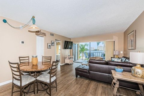 Condominio en alquiler en Saint Petersburg, Florida, 2 dormitorios, 82.68 m2 № 999579 - foto 9