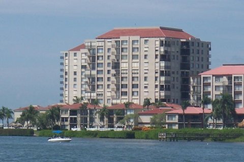 Condominio en alquiler en Saint Petersburg, Florida, 2 dormitorios, 82.68 m2 № 999579 - foto 1