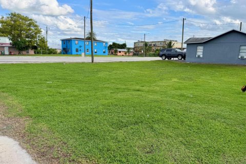 Commercial property in Belle Glade, Florida № 2169938 - photo 2
