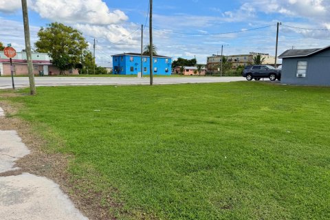 Commercial property in Belle Glade, Florida № 2169938
