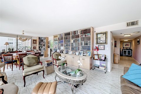 Купить кондоминиум в Санни-Айлс-Бич, Флорида 3 спальни, 210.61м2, № 1954590 - фото 13