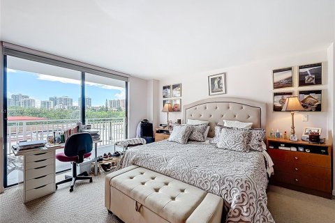 Купить кондоминиум в Санни-Айлс-Бич, Флорида 3 спальни, 210.61м2, № 1954590 - фото 18