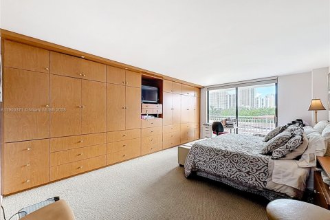 Купить кондоминиум в Санни-Айлс-Бич, Флорида 3 спальни, 210.61м2, № 1954590 - фото 20