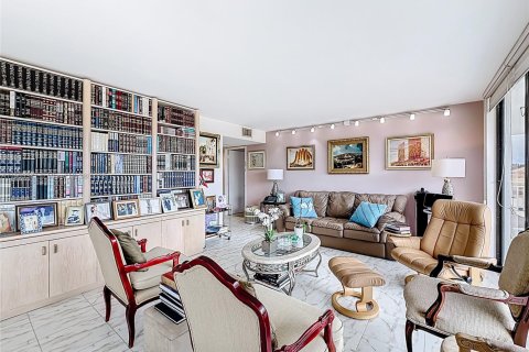 Купить кондоминиум в Санни-Айлс-Бич, Флорида 3 спальни, 210.61м2, № 1954590 - фото 16