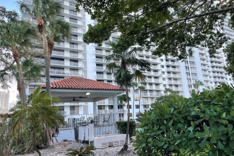 Купить кондоминиум в Санни-Айлс-Бич, Флорида 3 спальни, 210.61м2, № 1954590 - фото 1