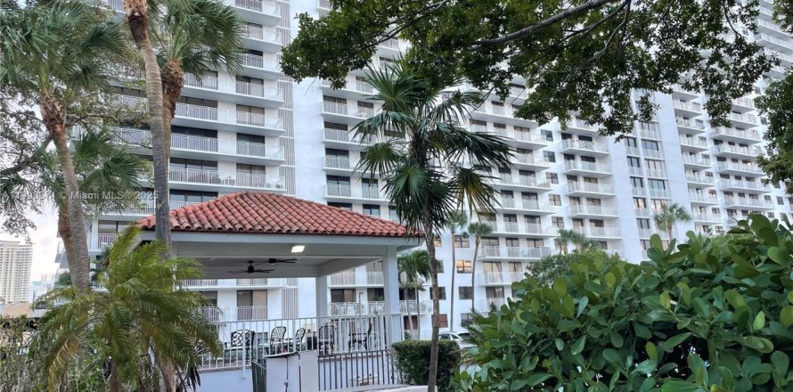 Кондоминиум с 3 спальнями в Санни-Айлс-Бич, Флорида № 1954590