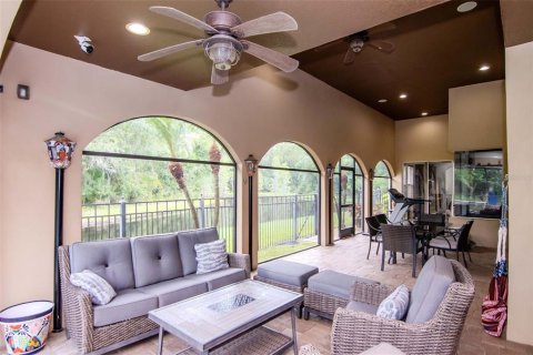 House in Tampa, Florida 5 bedrooms, 345.6 sq.m. № 1826658 - photo 9