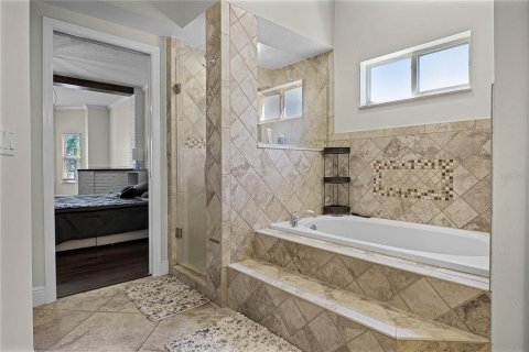 House in Winter Garden, Florida 5 bedrooms, 286.32 sq.m. № 1592811 - photo 23