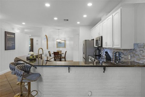 House in Winter Garden, Florida 5 bedrooms, 286.32 sq.m. № 1592811 - photo 9