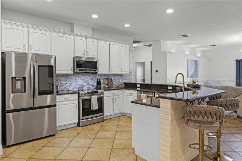 House in Winter Garden, Florida 5 bedrooms, 286.32 sq.m. № 1592811 - photo 7