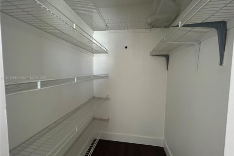 Condo in Bay Harbor Islands, Florida, 1 bedroom  № 2017375 - photo 11