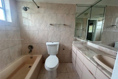 Condo in Bay Harbor Islands, Florida, 1 bedroom  № 2017375 - photo 9