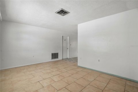 House in Port Richey, Florida 2 bedrooms, 81.2 sq.m. № 1773443 - photo 3