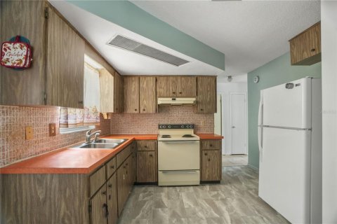 House in Port Richey, Florida 2 bedrooms, 81.2 sq.m. № 1773443 - photo 5