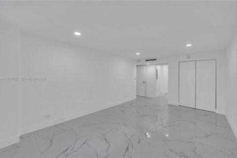 Купить кондоминиум в Санни-Айлс-Бич, Флорида 2 спальни, 138.24м2, № 1986126 - фото 8