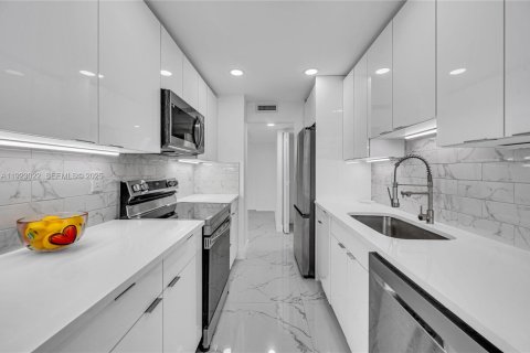 Купить кондоминиум в Санни-Айлс-Бич, Флорида 2 спальни, 138.24м2, № 1986126 - фото 12