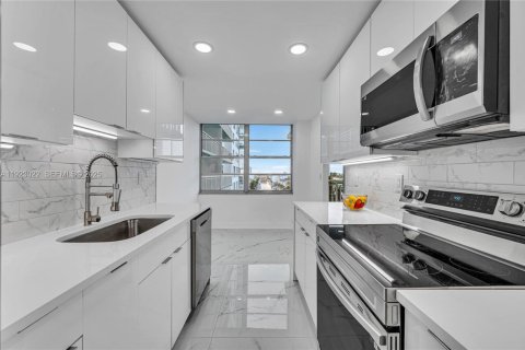 Купить кондоминиум в Санни-Айлс-Бич, Флорида 2 спальни, 138.24м2, № 1986126 - фото 11