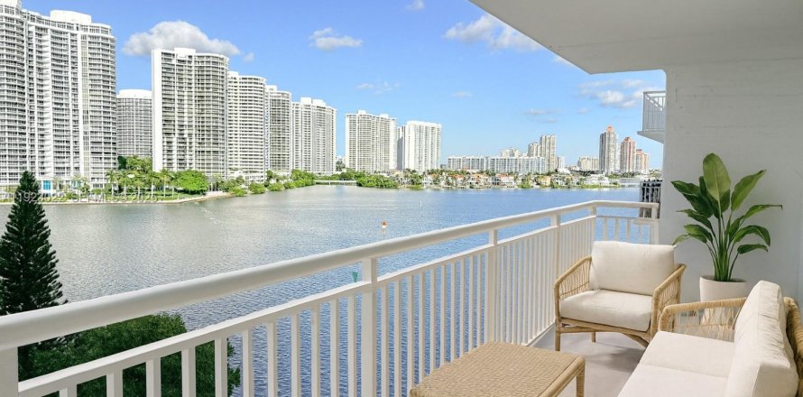 Кондоминиум с 2 спальнями в Санни-Айлс-Бич, Флорида № 1986126