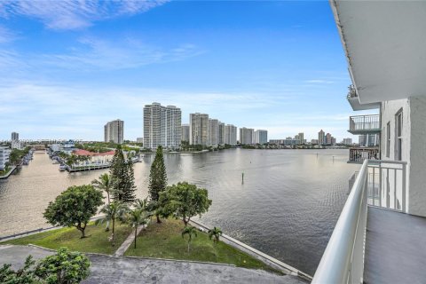 Купить кондоминиум в Санни-Айлс-Бич, Флорида 2 спальни, 138.24м2, № 1986126 - фото 24