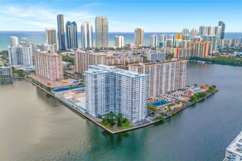 Купить кондоминиум в Санни-Айлс-Бич, Флорида 2 спальни, 138.24м2, № 1986126 - фото 16