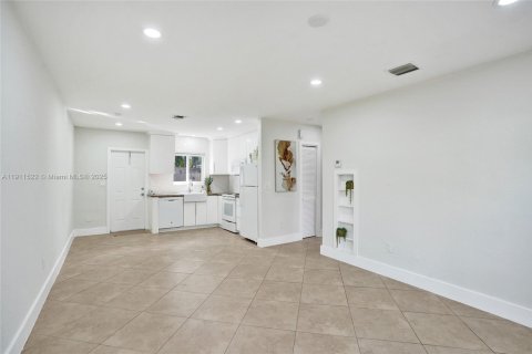 Casa en alquiler en Fort Lauderdale, Florida, 2 dormitorios, 84.36 m2 № 1968086 - foto 7