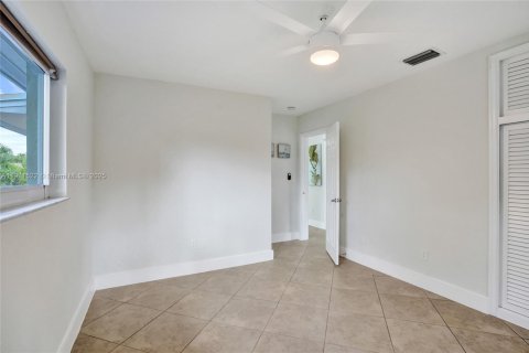 Casa en alquiler en Fort Lauderdale, Florida, 2 dormitorios, 84.36 m2 № 1968086 - foto 13