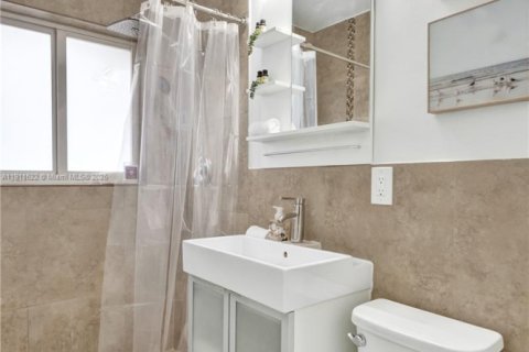 Casa en alquiler en Fort Lauderdale, Florida, 2 dormitorios, 84.36 m2 № 1968086 - foto 14