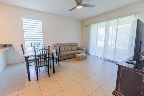 Casa en venta en Port St. Lucie, Florida, 2 dormitorios, 111.95 m2 № 2078313 - foto 4