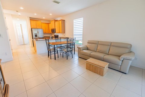 Casa en venta en Port St. Lucie, Florida, 2 dormitorios, 111.95 m2 № 2078313 - foto 2